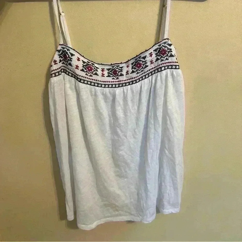 Abercrombie and fitch embroidered top women M